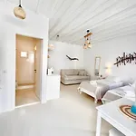 Provis Next To The Mills In Dom wakacyjny Mykonos Town